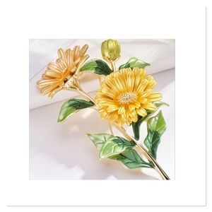 Daisy Brooch